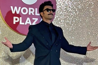 Jio World Plaza: Ranveer Singh Closes The New Order of Style Fashion Show In Full 'Desi' Style
