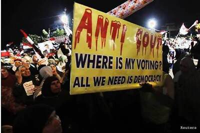 Mohamed Morsi supporters rally in Egypt, army shows muscle