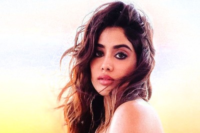Janhvi Kapoor Flaunts Y2K Fashion in This Co-Ord Set