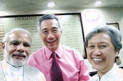 Narendra Modi dines with Lee Hsien Loong at Indian restaurant in Singapore