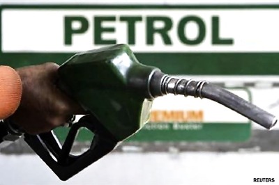 Petrol price hiked by Rs 7.50/ltr, Govt faces flak