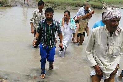 Photo of cop carrying BJP MLA Krishan Lal on back in Jammu and Kashmir goes viral