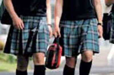 Brit schoolgirls go under the knife | Britney is a man