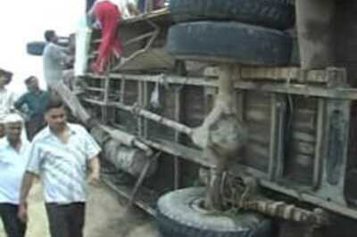5 dead, 35 missing in MP bus mishap