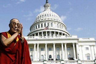Dalai Lama spurned by Obama, saluted at Capitol