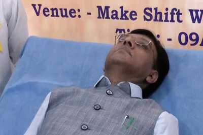 15-day 'Raktdaan Amrit Mahotsav' Begins on PM's Birthday, Mandaviya Donates Blood