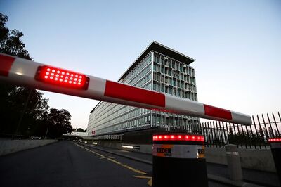 WHO Should Change Rules That Led it to Oppose Travel Restrictions, Says Former Chief Brundtland