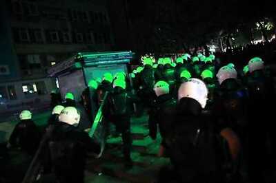 Turkish riot police enter Istanbul Taksim Square