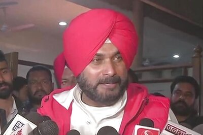 MP: A Day After EC Notice, Navjot Singh Sidhu Continues Attack on PM Modi