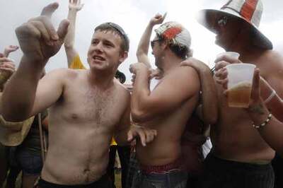 England's 'sprinkler' dance a hit among fans