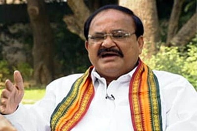Cong staring at humiliating defeat in 2014 polls: Naidu