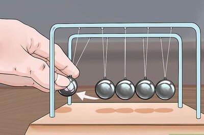 How to Use the Newton's Cradle