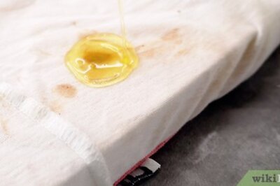 14 Effective Ways to Get Grease Out of Clothes