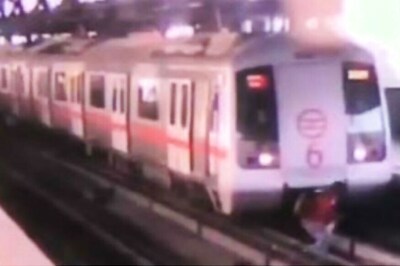Alert Delhi Metro Driver Brakes in Time to Save Man Trying to Jump Tracks