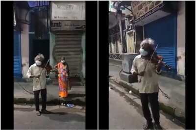 Elderly Man Playing Bollywood Melodies on Violin in Kolkata Street Wins Hearts: Watch