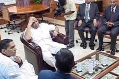 Close shave for Pawar as plane crew forgets to shut door