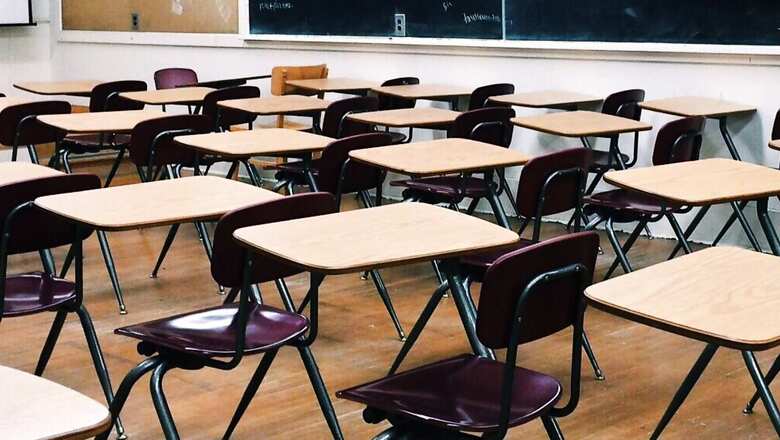 Woman Questions The Concept of Schools Requiring Students to Wear White Uniforms, Starts Discussion