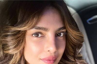 Priyanka Chopra Drops Sunkissed Selfie, Here's How Hubby Nick Jonas Reacted