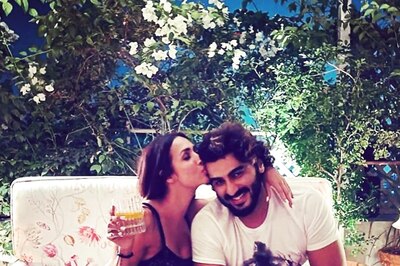 Malaika Arora-Arjun Kapoor Snuggle Up As They Celebrate Valentine's Day With Candle Light Dinner Date