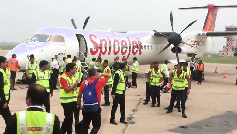 SpiceJet Pilot, Attendant Indulge in PDA During Delhi-Kolkata Flight, Fired After Passenger Complains