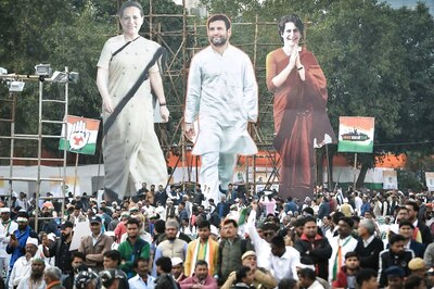 Dynasty 1, Party 0: How the Same Old Script at CWC Meeting Ensured Gandhis Remain at Helm of Affairs