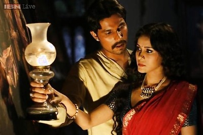 'Rang Rasiya' tweet review: Randeep Hooda shines in an otherwise average film