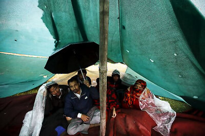 Indians flee quake-hit Nepal leaving jobs and savings behind