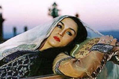 Taj in Pak: Cable operators vs theatres