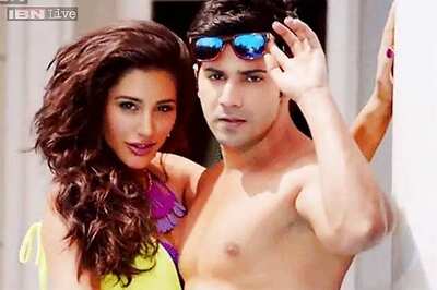 Varun Dhawan, Ayushmann Khurrana, Mika charge up youth at VFest in Goa