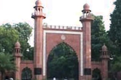 AMU restricts entry of outsiders to campus