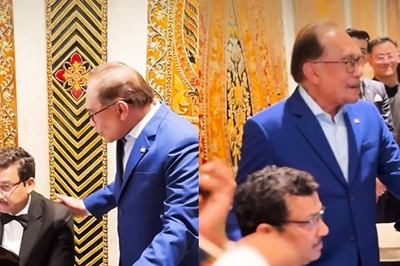 Watch: Malaysian PM Anwar Ibrahim Sings Dost Dost Na Raha At His Farewell Party