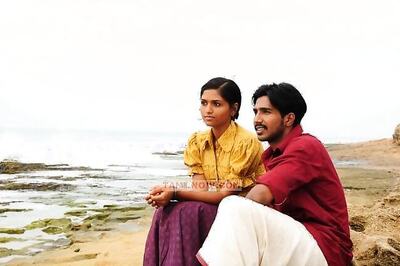 Neerparavai: Vishnu-Sunaina shares 100 plus kisses