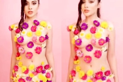 Urfi Javed Wears Only Flowers and Shorts in Latest Video; Netizens Quip ‘Phool Gir Gaya Toh…’