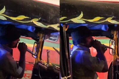 Mumbai Auto Driver's Karaoke Session During Traffic Jam is All You Need After a Hectic Day