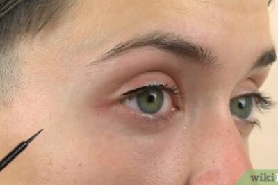 How to Do Eyeliner Flicks