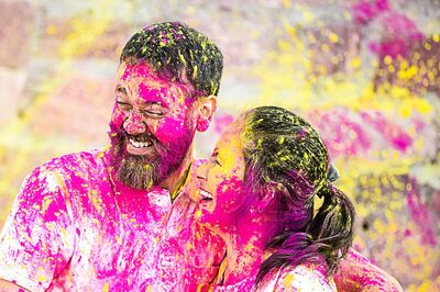 7 Romantic Ideas to Make This Holi More Colourful for Your Partner
