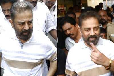 Kamal Haasan Casts His Vote in Chennai, Gets Mobbed in Polling Booth; Video Goes Viral