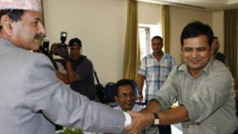 Nepal govt, rebels vow to end attacks