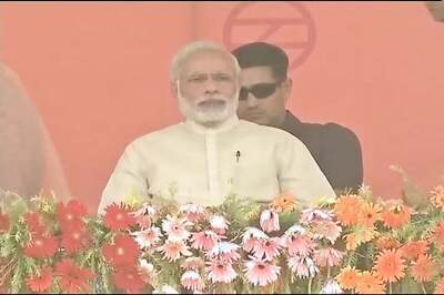 Modi calls Congress 'hawalabaaz', blames party for putting roadblocks in India's growth