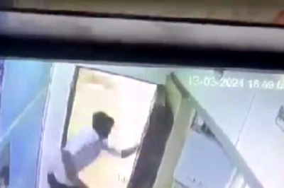 Instant Karma? Man Snatches Woman's Chain in Moving Train, See What Happened Next