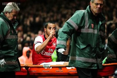 Theo Walcott cleared over 'scoreline' gesture