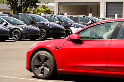 California Places Tesla's 'Full Self-Driving' Under Review