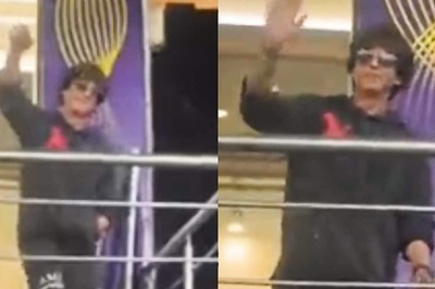 IPL 2023: Shah Rukh Khan Grooves To Jhoome Jo Pathaan At KKR Vs RCB Match, Blows Kisses To Fans