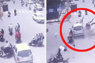 72-Year-Old Crashes Car Into Multiple Bikes At Intersection In Maharashtra, 3 Dead  | Video