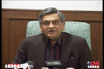 Krishna, Rajapaksa discuss Lankan Tamil problem