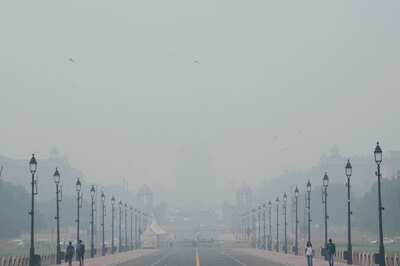 New Delhi Pollution: Capital's Air Quality Improves Marginally, AQI Still in 'Very Poor' Category