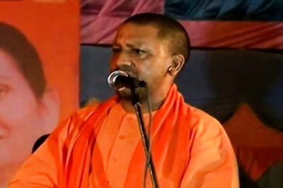 FIR lodged against Yogi Adityanath for poll code violation