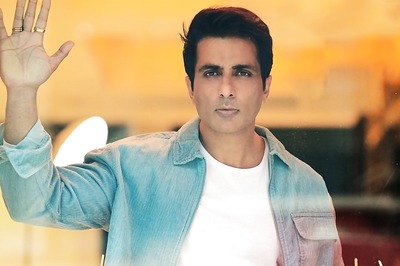 Fan Asks Sonu Sood to Fund His Wedding, Actor Hilariously Replies 'Mantra Bhi Padh Dunga'