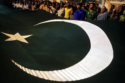 15 Killed, 42 Injured in Fighting Between Two Rival Tribes in Northwest Pakistan