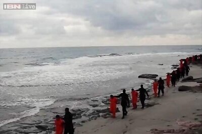 Video purports to show IS militants beheading Egyptian hostages